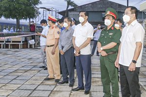 Hà Tĩnh: Chủ tịch UBND tỉnh đón công dân từ tâm dịch hồi hương an toàn
